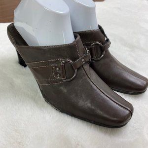 A2‎ AEROSOLES Women’s 2 Snapezoid Mules, size 9M